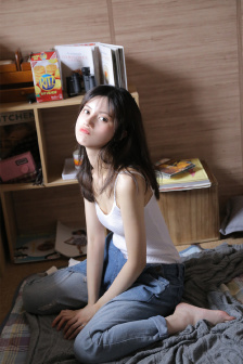 抓住胸前跳动两只兔子